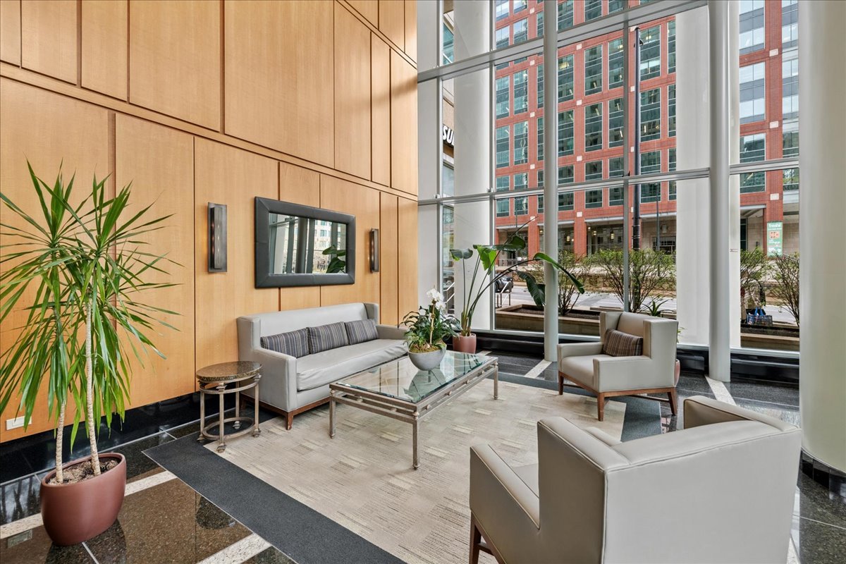 345 N LaSalle Drive 2706