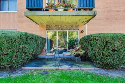 Tiny photo for 940 Holbrook Road #8A, Homewood, IL 60430 (MLS # 12464225)