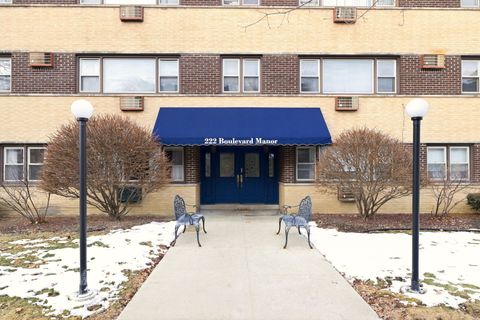 Photo of 222 Washington Boulevard #105, Oak Park, IL 60302 (MLS # 12562001)