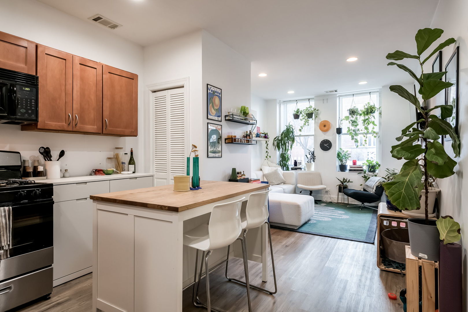 1421 N Rockwell Street