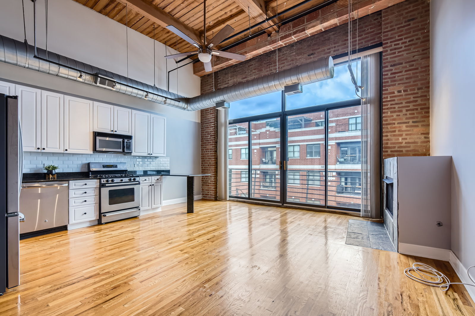 2735 W Armitage Avenue 402