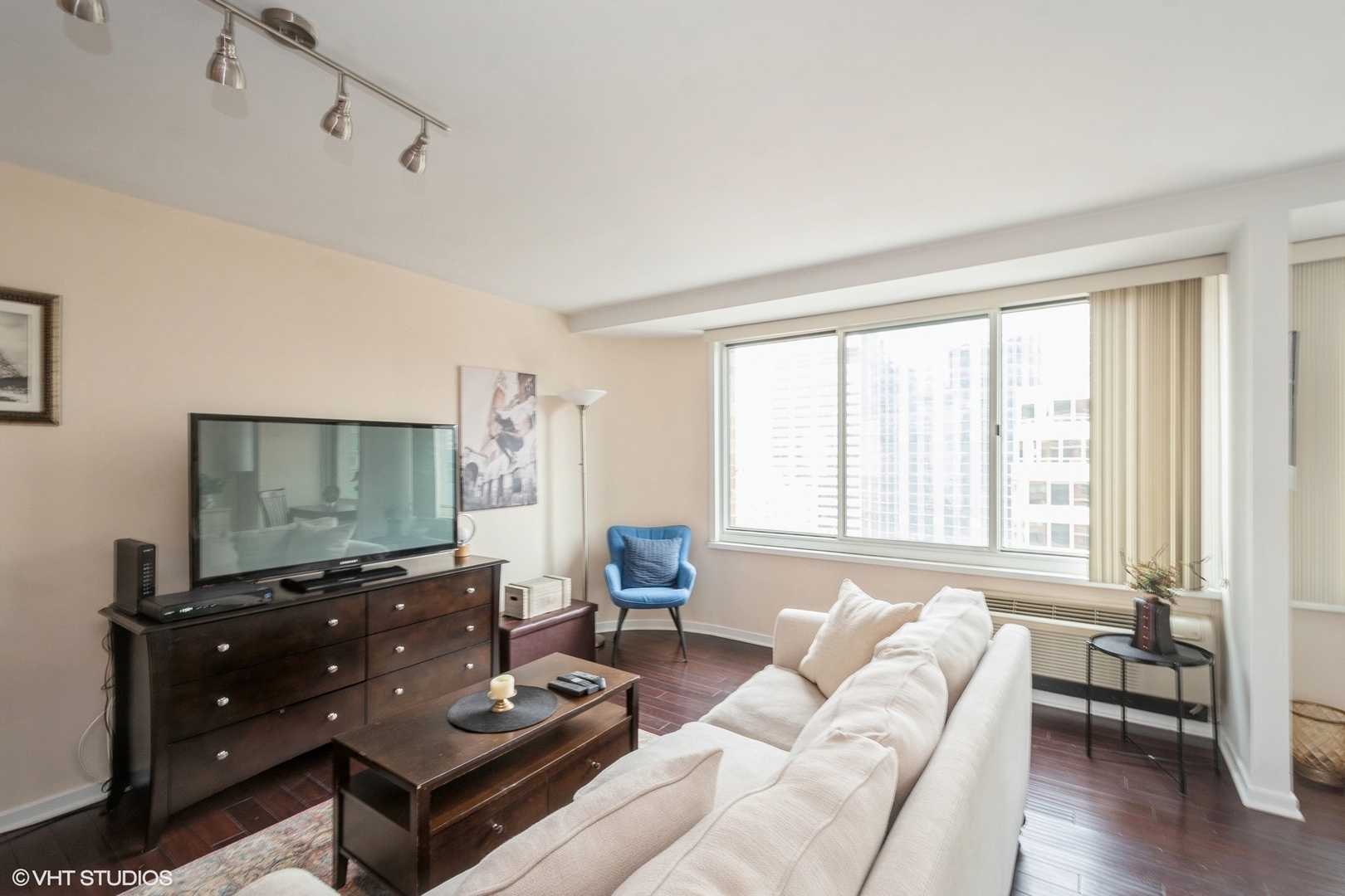 211 E Ohio Street 2306