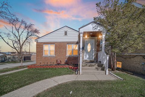 Tiny photo for 6056 W Fletcher Street, Chicago, IL 60634 (MLS # 12606130)