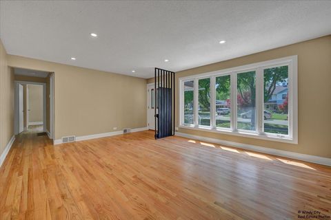 Tiny photo for 215 S Forest Avenue, Palatine, IL 60074 (MLS # 12452328)