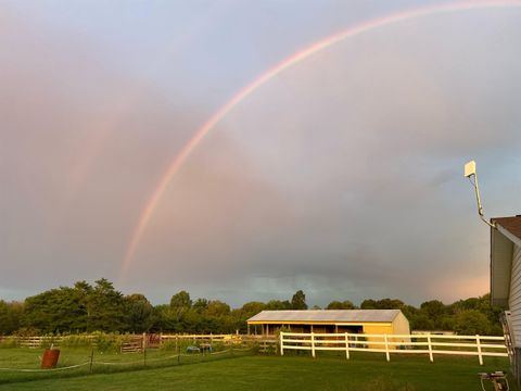 Tiny photo for 205 W Boundary Road, CrealSprng, IL 62922 (MLS # 100000075)
