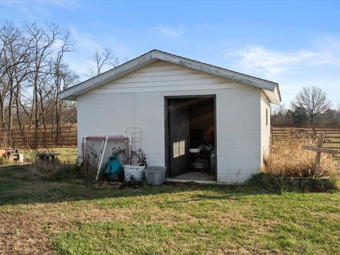 Tiny photo for 205 W Boundary Road, CrealSprng, IL 62922 (MLS # 100000075)