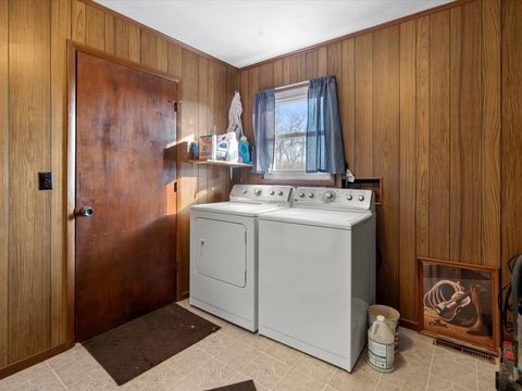 Tiny photo for 205 W Boundary Road, CrealSprng, IL 62922 (MLS # 100000075)