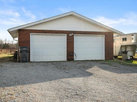 Tiny photo for 205 W Boundary Road, CrealSprng, IL 62922 (MLS # 100000075)