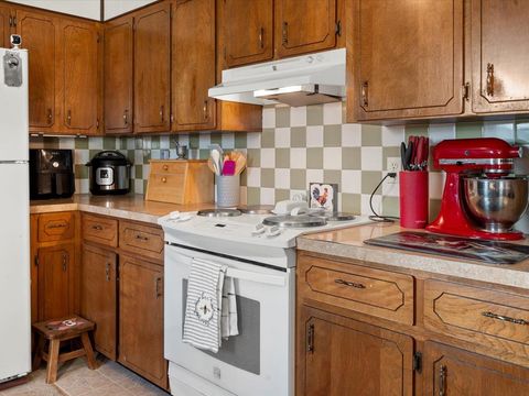 Tiny photo for 205 W Boundary Road, CrealSprng, IL 62922 (MLS # 100000075)