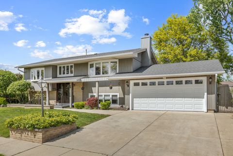 Tiny photo for 50 Kendal Road, Elk Grove Village, IL 60007 (MLS # 12366134)