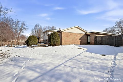 Tiny photo for 818 RUMPLE Lane, Addison, IL 60101 (MLS # 12533920)