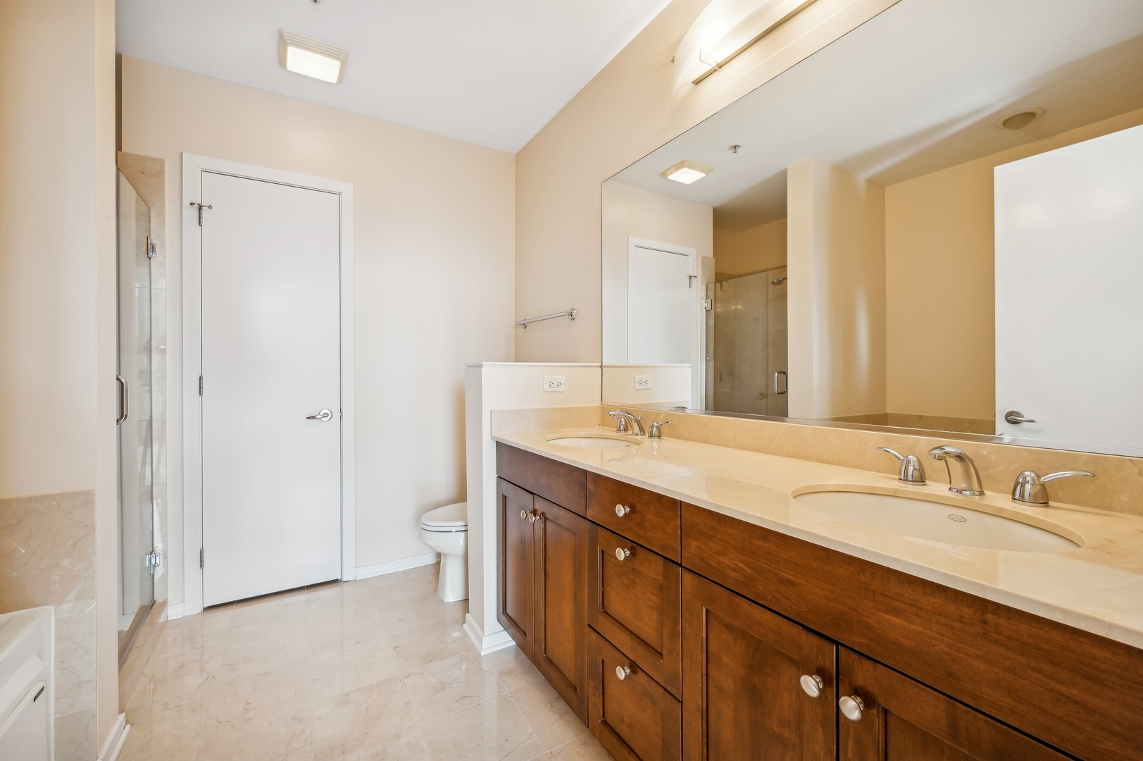 Chicago, Illinois 60654, United States, 2 Bedrooms Bedrooms, ,2 BathroomsBathrooms,Residential,Active,216343