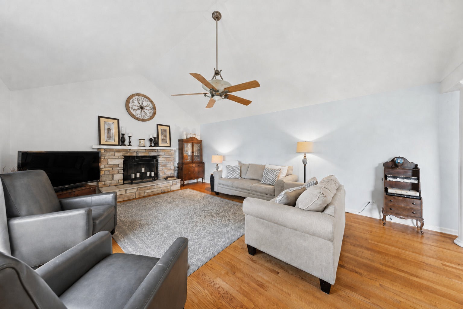 8425 Creekside Lane