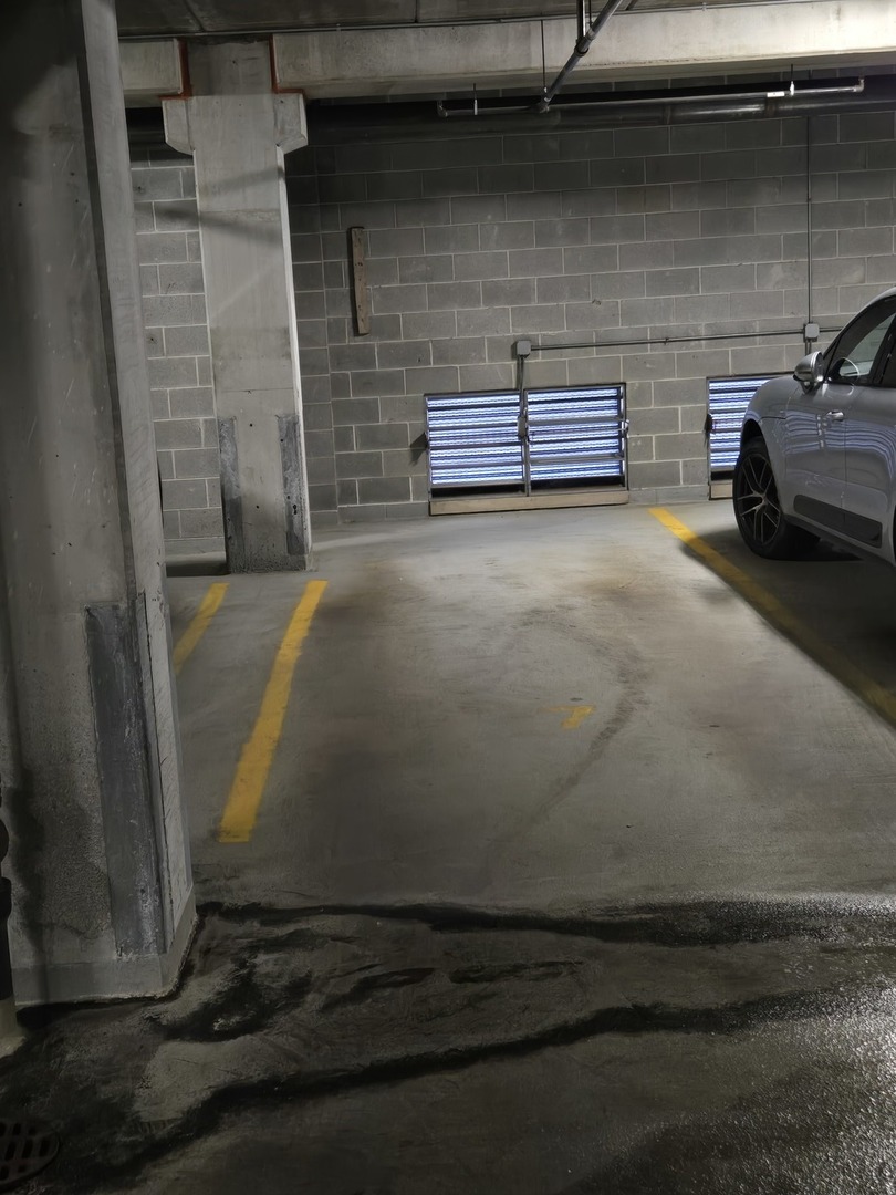 811 W 15th Place 703