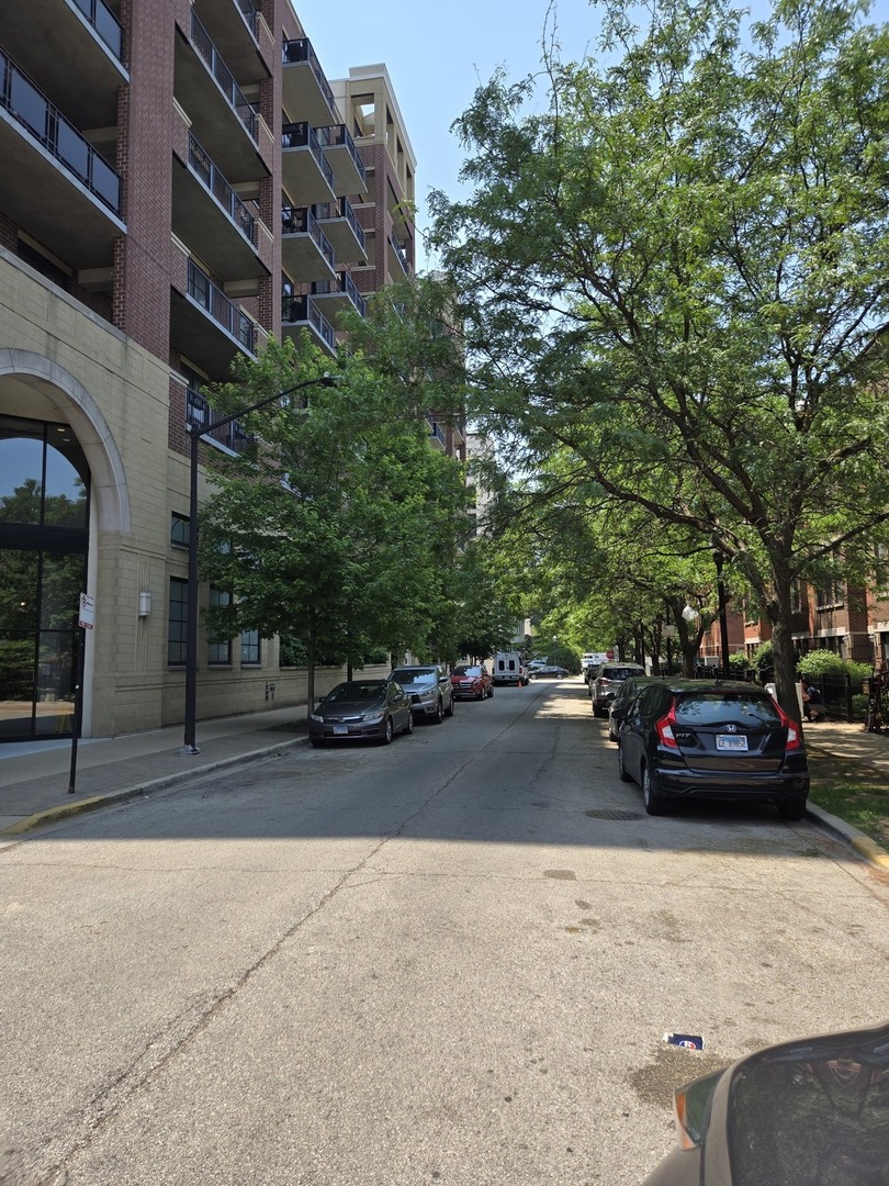 811 W 15th Place 703