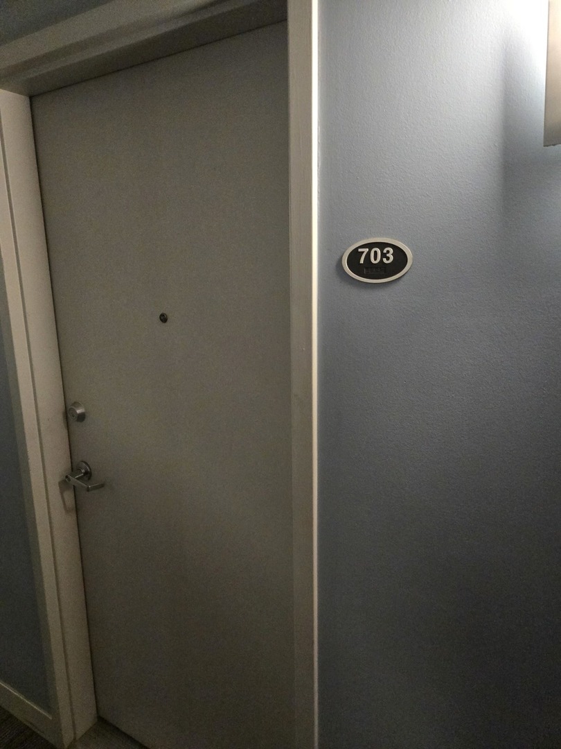 811 W 15th Place 703