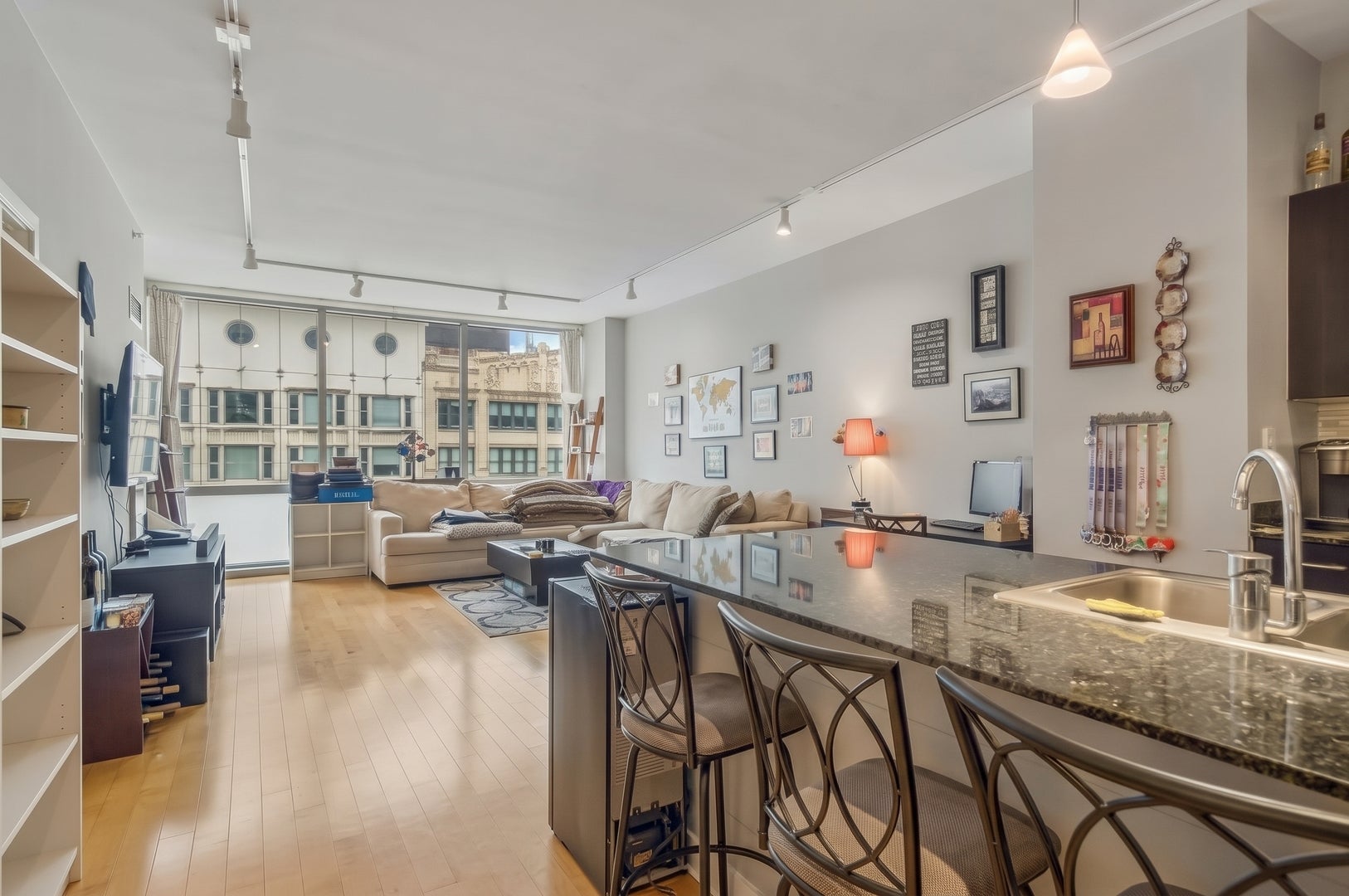 8 E Randolph Street 1207