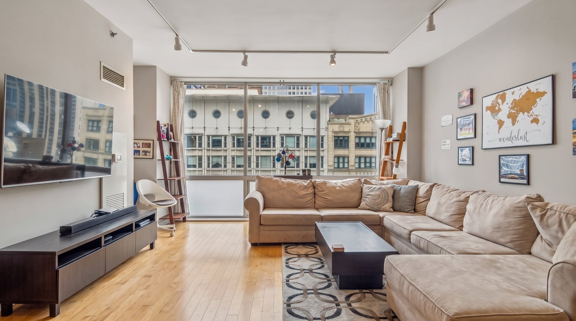 8 E Randolph Street 1207