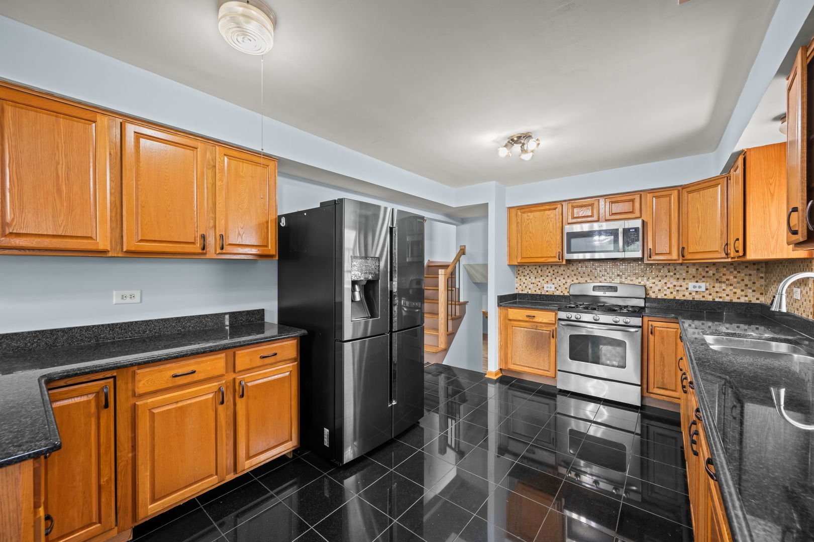 7662 Enfield Avenue, Morton Grove, IL 60053 — MLS #12649919 — photo 9 of 27