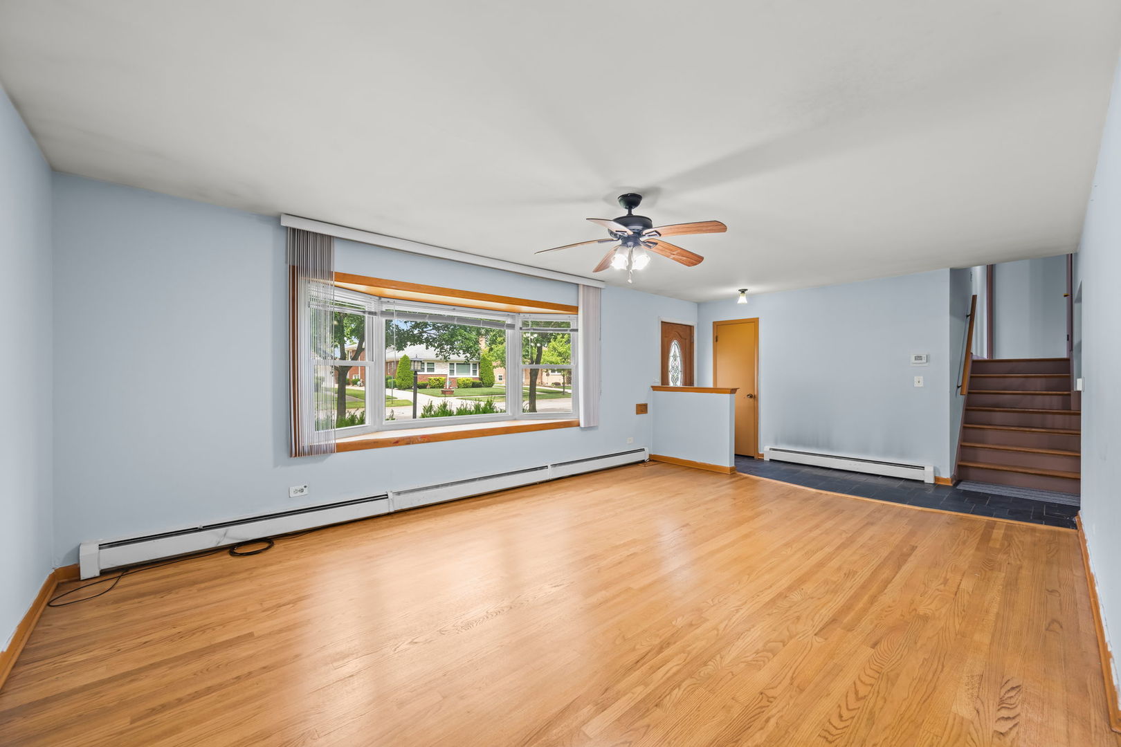 7662 Enfield Avenue, Morton Grove, IL 60053 — MLS #12649919 — photo 3 of 27