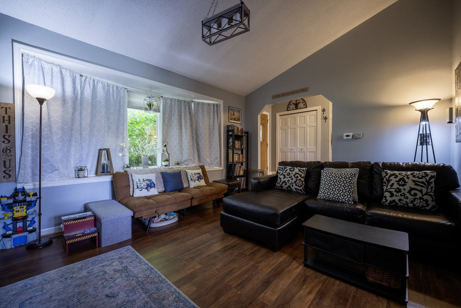 2904 Scott Avenue