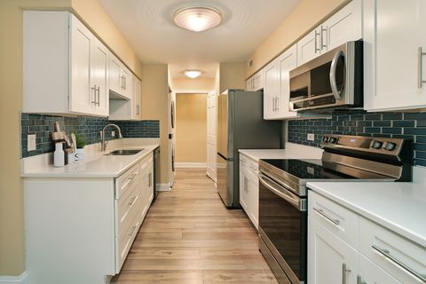 Tiny photo for 1621 Mission Hills Road #104, Northbrook, IL 60062 (MLS # 12489123)