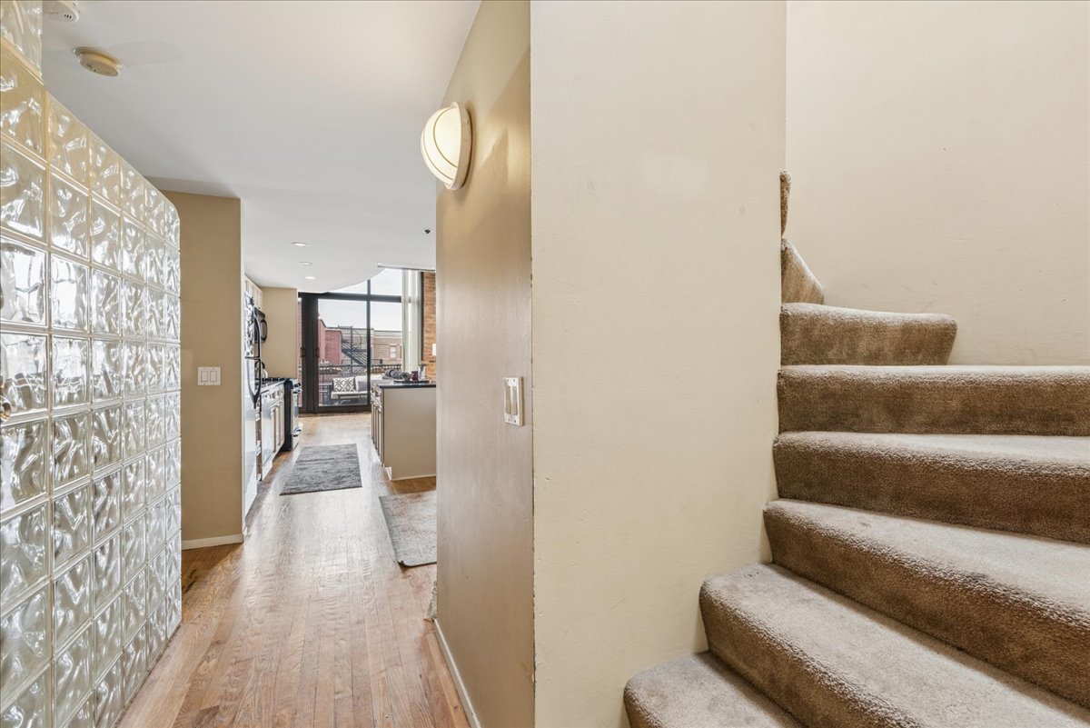 2300 W WABANSIA Avenue 301