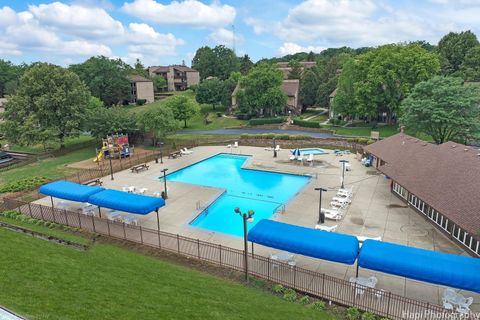 Tiny photo for 36 Bermuda Colony #6, Fox Lake, IL 60020 (MLS # 12501388)