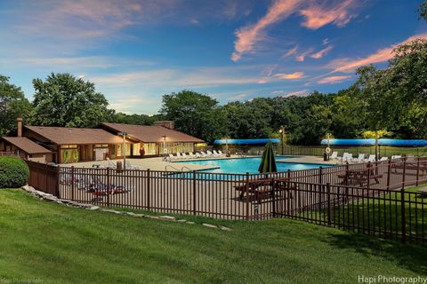 Tiny photo for 36 Bermuda Colony #6, Fox Lake, IL 60020 (MLS # 12501388)