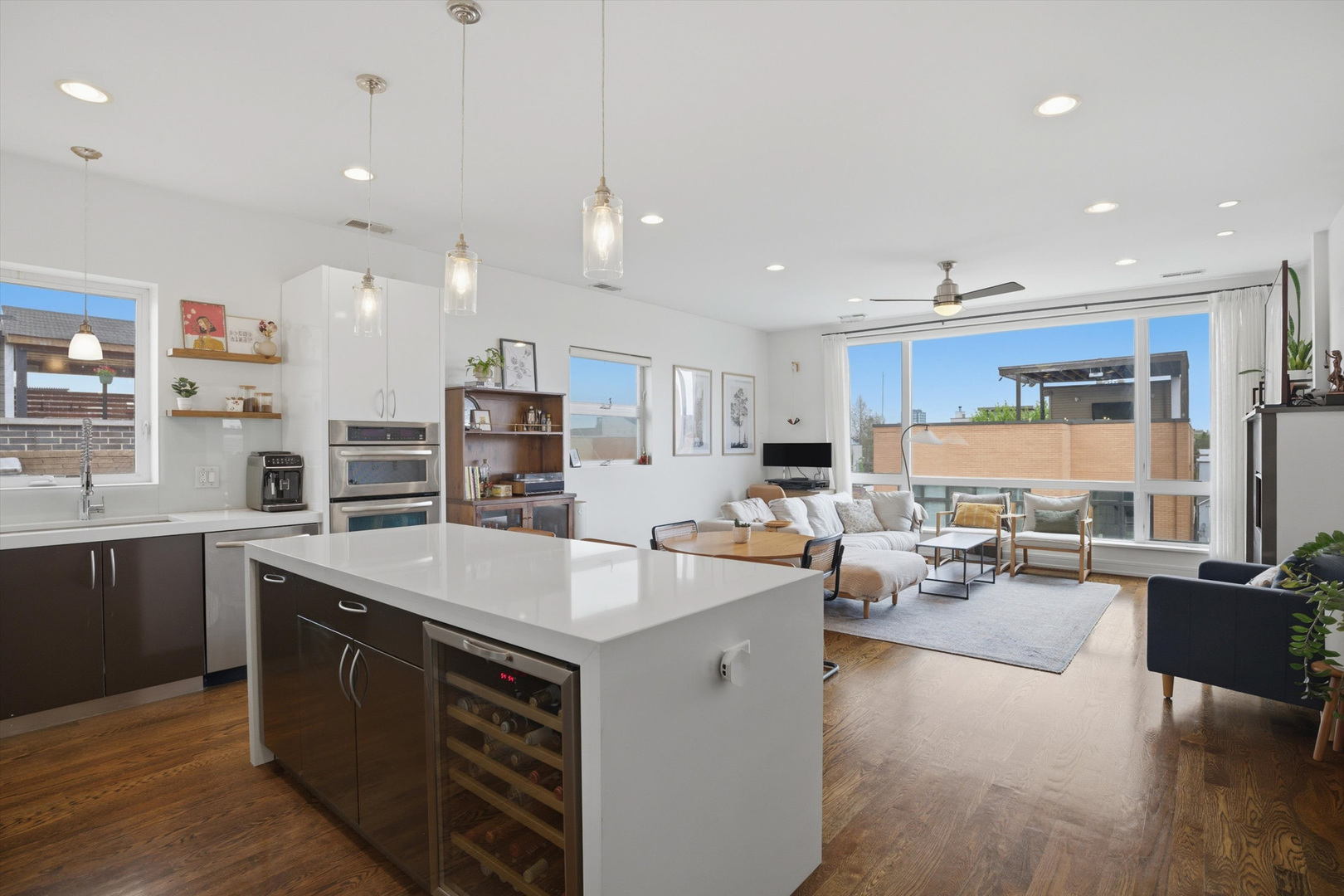 1521 W FRY Street 4
