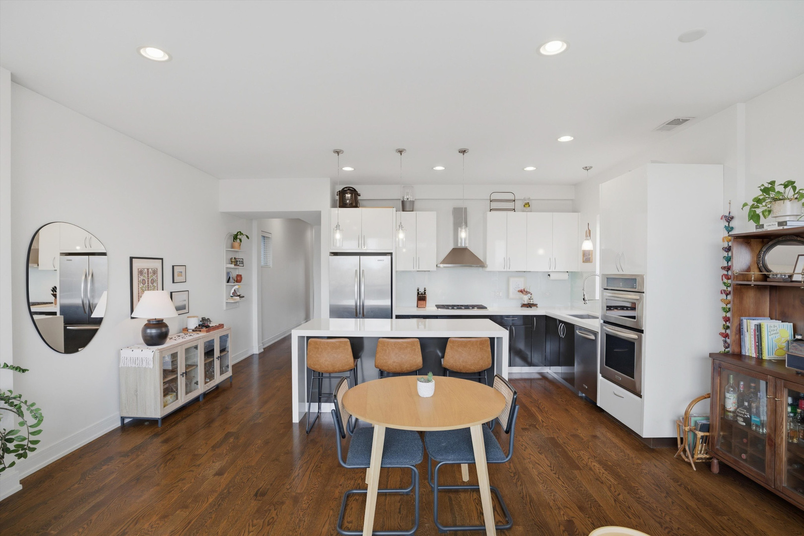 1521 W FRY Street 4