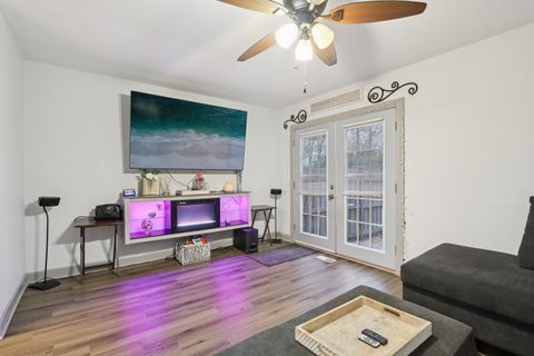 Tiny photo for 634 Robin Court, Grayslake, IL 60030 (MLS # 12502472)