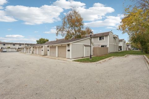 Tiny photo for 634 Robin Court, Grayslake, IL 60030 (MLS # 12502472)