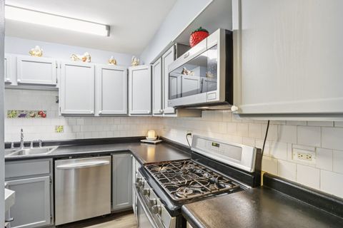 Tiny photo for 634 Robin Court, Grayslake, IL 60030 (MLS # 12502472)