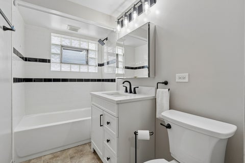 Tiny photo for 6022 N Avondale Avenue #1S, Chicago, IL 60631 (MLS # 12757387)