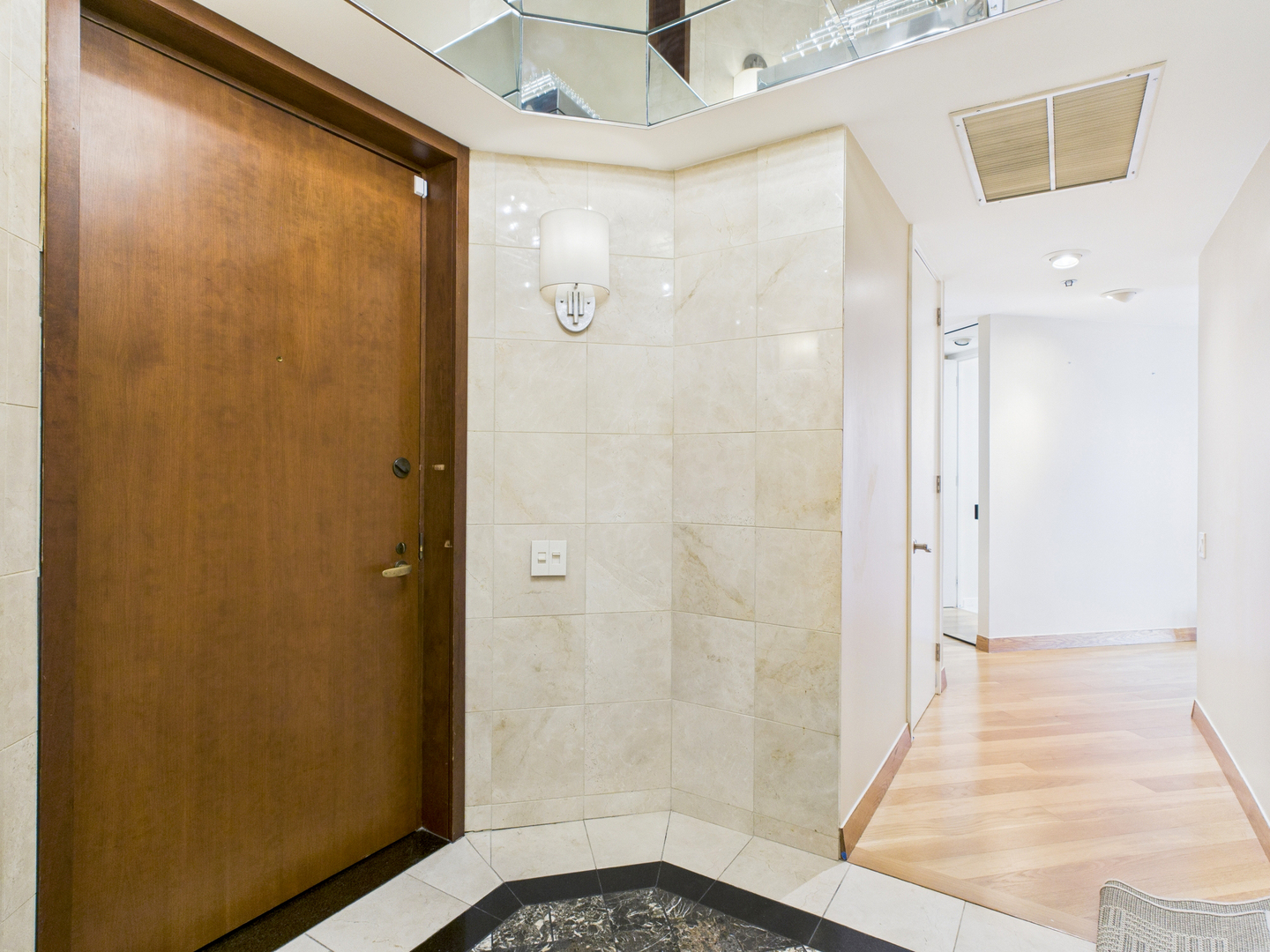 950 N Michigan Avenue 3704