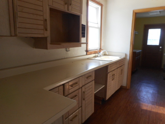 221 E Dickens Avenue