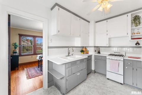 Tiny photo for 2424 DAVIE Street, Davenport, IA 52804 (MLS # QC4267590)