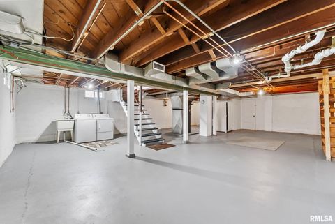 Tiny photo for 2424 DAVIE Street, Davenport, IA 52804 (MLS # QC4267590)