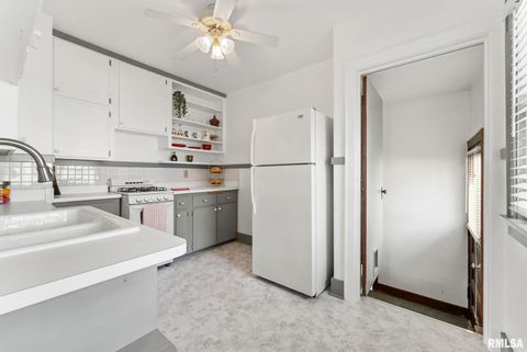 Tiny photo for 2424 DAVIE Street, Davenport, IA 52804 (MLS # QC4267590)