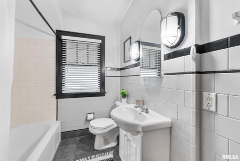 Tiny photo for 2424 DAVIE Street, Davenport, IA 52804 (MLS # QC4267590)