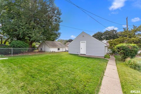 Tiny photo for 2424 DAVIE Street, Davenport, IA 52804 (MLS # QC4267590)