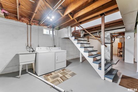 Tiny photo for 2424 DAVIE Street, Davenport, IA 52804 (MLS # QC4267590)