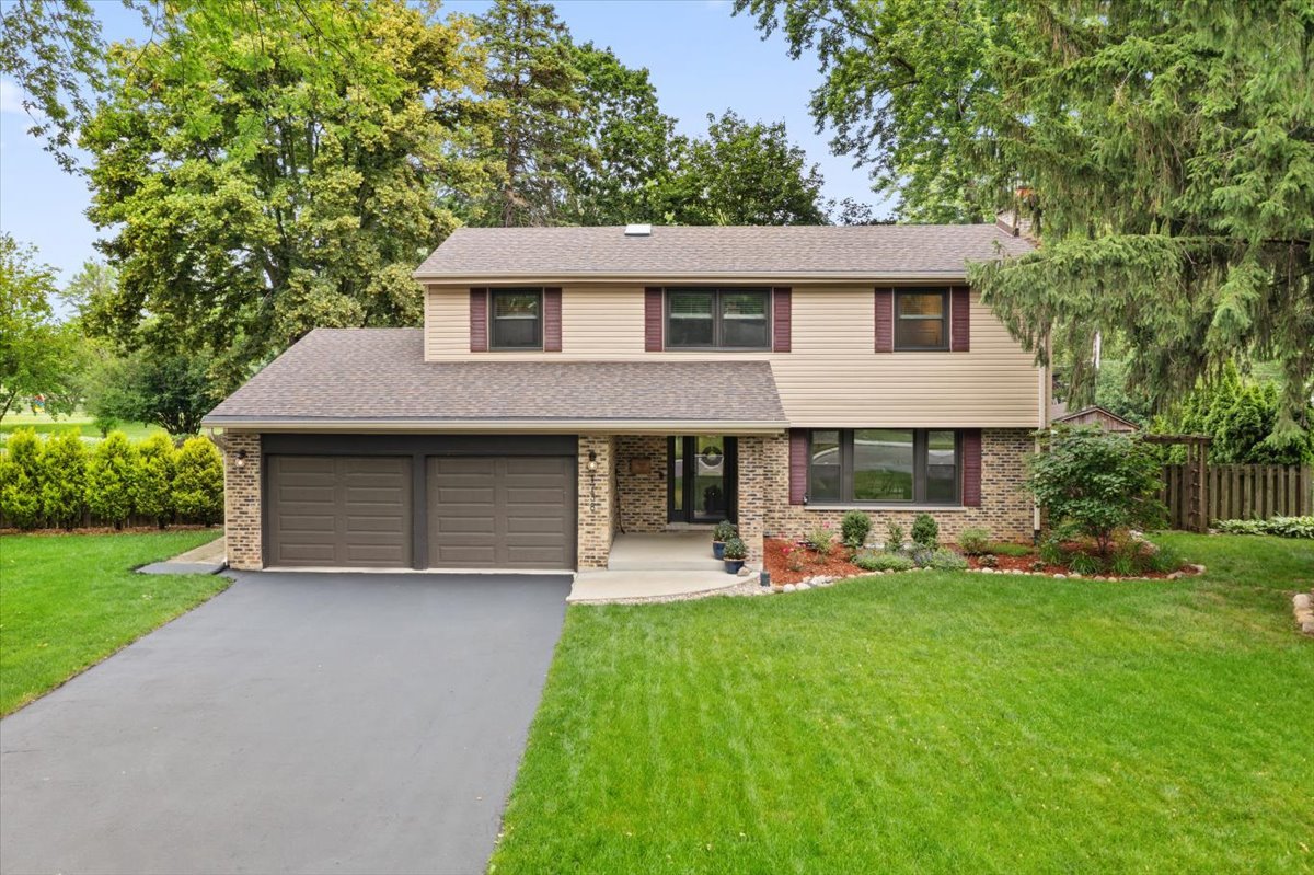 1738 E JONQUIL Terrace