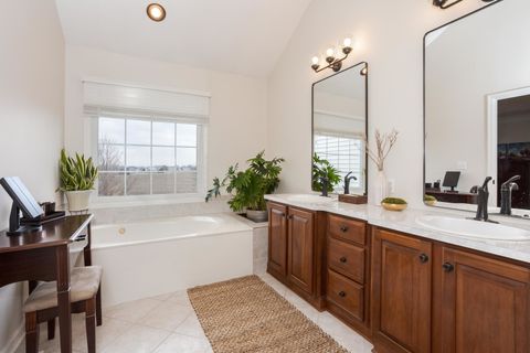 Tiny photo for 29 Cloverhill Circle, Bloomington, IL 61705 (MLS # 12584335)