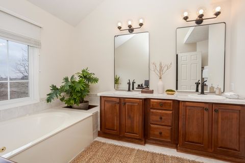 Tiny photo for 29 Cloverhill Circle, Bloomington, IL 61705 (MLS # 12584335)