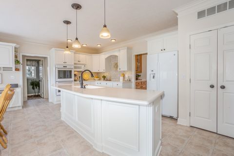 Tiny photo for 29 Cloverhill Circle, Bloomington, IL 61705 (MLS # 12584335)