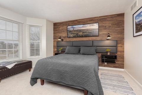 Tiny photo for 29 Cloverhill Circle, Bloomington, IL 61705 (MLS # 12584335)