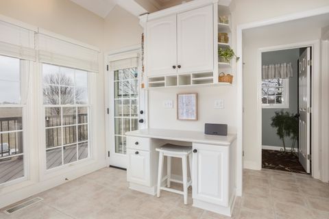 Tiny photo for 29 Cloverhill Circle, Bloomington, IL 61705 (MLS # 12584335)