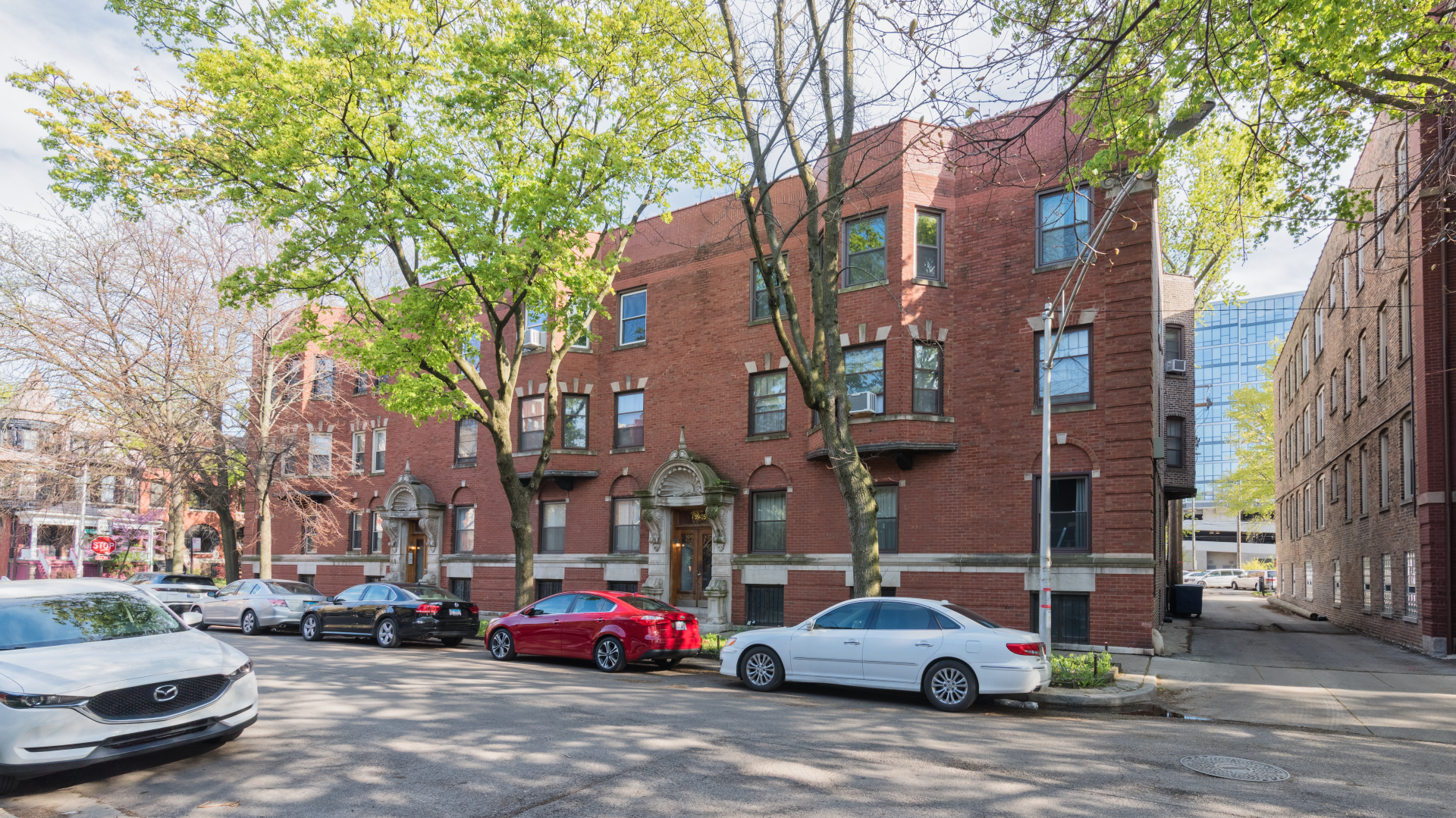 1327 E 52nd Street 302